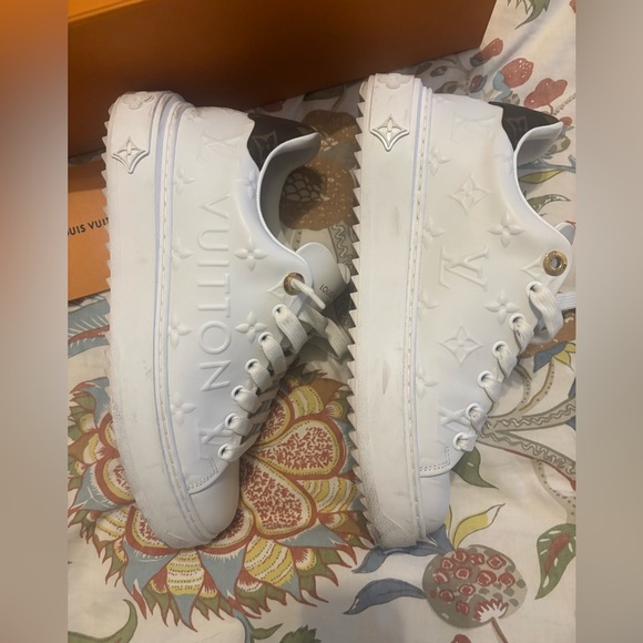 Authentic Louis Vuitton White Time Out Debossed Logo Sneakers 37 1/2 (7.5) - Picture 5 of 11